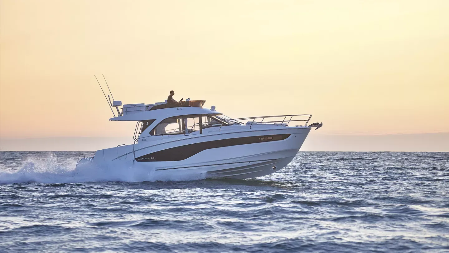 Beneteau Antares 12 FLY - Imagen 5
