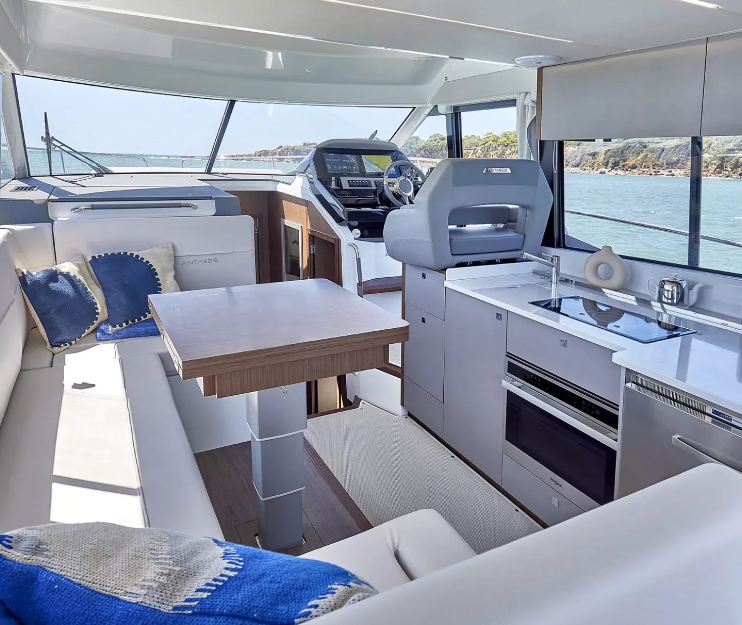 Beneteau Antares 12 FLY - Imagen 15